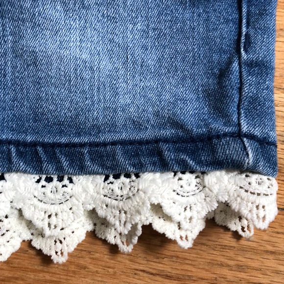 Cat & Jack denim shorts with lace detail - Picture 3 of 5